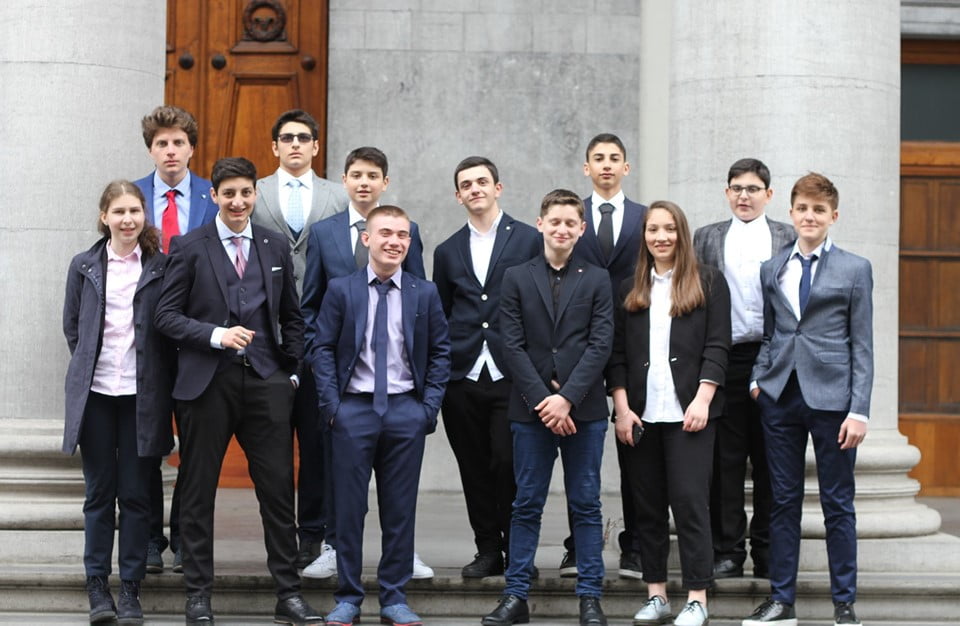 კანტის დელეგატები საერთაშორისო კონფერენციაზე.